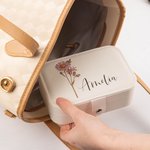 Boîte à Bijoux en Cuir PU Personnalisée avec Nom Fleur de Naissance Coffret Étanche avec Compartiments Cadeau Anniversaire Mariage Voyage pour Femme