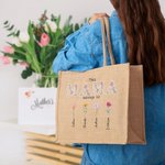 Gepersonaliseerde This Grandma Mom Belongs To Jute Draagtas met 1-16 Geboortebloemen en Namen Moederdagcadeau voor haar