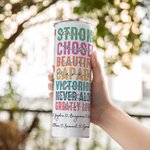 Personalisierte bunten Buchstaben Sie ist Mama 20oz Skinny Tumbler mit 1-16 Kinder Namen und Bibelvers Muttertag christliches Geschenk für Mama Oma