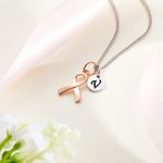 Personligt Sterling Silver Bröstcancer Medvetenhet Halsband med Rosa Band och Initial Charm Cancer Fighter Survivor Present till Kvinna