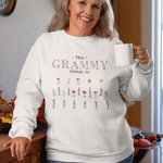 Sweatshirt Personnalisé avec 1-16 Noms et Fleurs de Naissance This Mom Belongs To Cadeau Anniversaire Fête pour Maman Grand-Mère