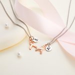 Personligt Sterling Silver Bröstcancer Medvetenhet Halsband med Rosa Band och Initial Charm Cancer Fighter Survivor Present till Kvinna