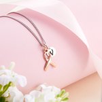 Personligt Sterling Silver Bröstcancer Medvetenhet Halsband med Rosa Band och Initial Charm Cancer Fighter Survivor Present till Kvinna