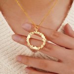 Personligt halsband med cirkel och flera namn Födelsedags- och jubileumsgåva till bestiefamilj