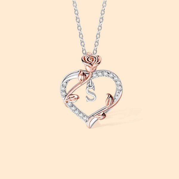 Collana personalizzata con ciondolo a cuore con iniziali in rosa e zircone regalo di compleanno per festa della mamma per lei