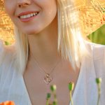Collana personalizzata con ciondolo a cuore con iniziali in rosa e zircone regalo di compleanno per festa della mamma per lei