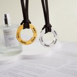 Collana con ciondolo a cerchio personalizzato con cordoncino in pelle con 1-4 nomi incisi regalo per festa del papà anniversario per famiglia