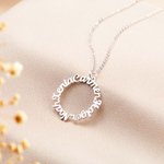 Personligt halsband med cirkel och flera namn Födelsedags- och jubileumsgåva till bestiefamilj