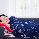Couverture Douce Personnalisée avec 1-6 Noms et Fleurs de Naissance Cadeau Fête de Mères Anniversaire pour Femme