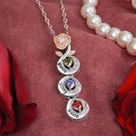 Collier de fleurs de roses personnalisées avec 2-5 pierres de naissance en forme de coeur et des noms gravés Cadeau d'anniversaire et de fête des mère