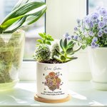 Personalisierter Keramik Pflanzentopf Omas Garten Geburtsblumen-Strauß mit Bambus Sockel und Namen Muttertag Geschenk für Mama Oma