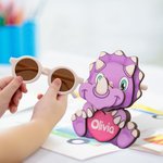 Personifierad söt dinosaurieglasögonhållare solglasögonställ med namn Skrivbordsdekoration Present till barn