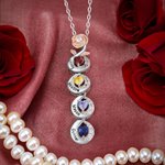 Collier de fleurs de roses personnalisées avec 2-5 pierres de naissance en forme de coeur et des noms gravés Cadeau d'anniversaire et de fête des mère