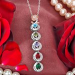 Collier de fleurs de roses personnalisées avec 2-5 pierres de naissance en forme de coeur et des noms gravés Cadeau d'anniversaire et de fête des mère