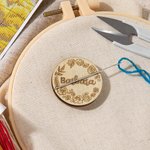 Gepersonaliseerde magnetische bloemen naald houder met gegraveerde naam verjaardag jubileum cadeau voor naailiefhebbers