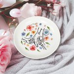 Personalisierte Hand in Hand Aquarell Floral Keramik Schmuck Schale mit 1-9 Kind Namen Geburtstag Jahrestag Geschenk für Mama Oma