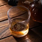 Personalisiertes Faustgruß 295ml Whisky Glas mit 1-8 Kinder Namen Fist Bump Laser Gravur Vatertag Geburtstag Geschenk für Herren