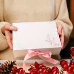 Pigiama personalizzato con maschera per gli occhi e fazzoletto per i capelli, confezione regalo per compleanno e festa della mamma.
