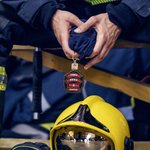 Llavero Personalizado de Cuero con Escudo de Casco de Bombero con Nombre y Cargo del Departamento Regalo de Cumpleaños para Bombero