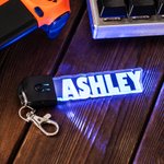 Portachiavi a LED personalizzato in acrilico con nome e 7 modalità di illuminazione Regalo di compleanno per amici