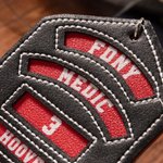 Llavero Personalizado de Cuero con Escudo de Casco de Bombero con Nombre y Cargo del Departamento Regalo de Cumpleaños para Bombero