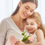 Gepersonaliseerde gegraveerde Baby Foot Hanger ketting met geboorteaankondiging en geboortesteen Verjaardag Baby Shower Gift voor Kid nieuwe moeder