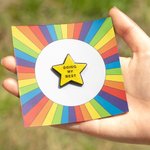 Spilla personalizzata Doing My Best Spilla a stella d'oro glitterata con testo sul retro e biglietto arcobaleno Regalo di compleanno incoraggiante per amici, colleghi e familiari