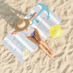 Toalla de playa de rayas clásicas de secado rápido personalizada con el nombre de un caballito de mar, una concha, un ancla, un regalo para la fiesta 