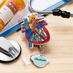 Personalisierte Anatomische Herz Gehirn Lunge Einziehbare Badge Reel mit Namen Charm und Badge Buddy Geschenk für Krankenschwester Arzt Medizinstudent