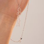 Personalisierte zierliche hebräischen Namen Halskette mit Geburt Blume Geburtstag jüdische Bat Mitzvah Geschenk für Frauen