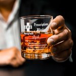Verre à Whisky Vin Personnalisé avec Nom Gravé Dessous de Verre en Ardoise Prescription Alcoolique Cadeau Anniversaire Fête pour Papa Grand-Père