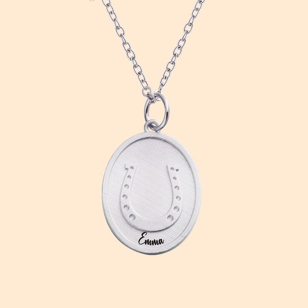 Personalisierte Hufeisen Oval Anhänger Halskette mit eingraviertem Namen Glücksbringer Schmuck Geburtstag Jahrestag Geschenk für Frau Mädchen Pferd Li