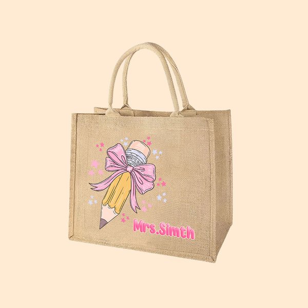 Sac Fourre-Tout en Jute Personnalisé avec Nom Motif Crayon Noeud Papillon Rose Sac de Grande Capacité Cadeau Remerciement Rentrée pour Enseignant