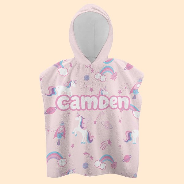 Gepersonaliseerde sneldrogende zandvrije roze cartoon regenboog fantasie eenhoorn strandhanddoek met capuchon en naam verjaardagscadeau zomer voor mei