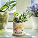 Pot à Plantes en Céramique Personnalisé avec Nom Motif Noeud Papillon Crayon Base en Bambou Cadeau Remerciement Rentrée Scolaire pour Enseignant