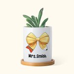 Pot à Plantes en Céramique Personnalisé avec Nom Motif Noeud Papillon Crayon Base en Bambou Cadeau Remerciement Rentrée Scolaire pour Enseignant