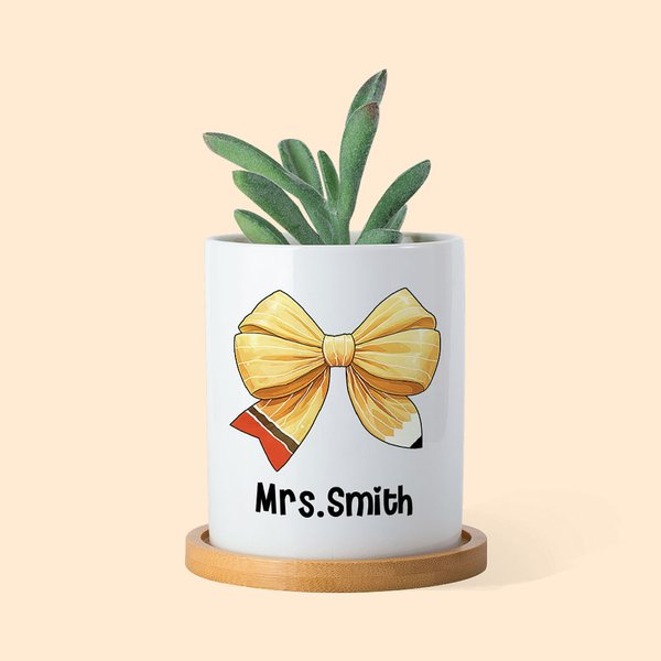 Pot à Plantes en Céramique Personnalisé avec Nom Motif Noeud Papillon Crayon Base en Bambou Cadeau Remerciement Rentrée Scolaire pour Enseignant