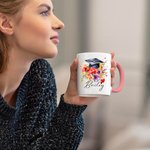 Tazza in ceramica da 11 oz con nome Classe 2025 Regalo di laurea per laureati personalizzato con tappo floreale
