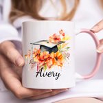 Tazza in ceramica da 11 oz con nome Classe 2025 Regalo di laurea per laureati personalizzato con tappo floreale