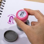 Personalisierter Selbstfärbender Stempel mit Gesicht Porträt und Text Du Bist das Beste Aufgabe-Benotung Geschenk für Lehrerende