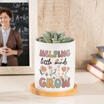 Gepersonaliseerde Helping Little Minds Groeien Keramische Plant Pot met Naam en Bamboe Base Teacher Waardering Terug naar School Gift voor leerkrachte
