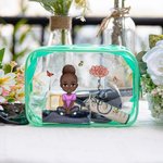 Personlig Tecknad Kvinna Flicka Födelse Blomma Klar Vattentät Sminkväska med Namn Resesaker Bröllop Fest Resa Present till henne