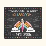 Alfombrilla de ratón personalizada con el nombre de Welcome To Our Classroom y el personaje del profesor de dibujos animados Regalo de vuelta al cole 