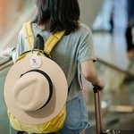 Set di 2 clip per cappello in pelle magnetico personalizzato con fiore di nascita e nome tre forme accessorio da viaggio regalo per lei