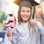 Gepersonaliseerde Afstudeer Beer Sleutelhanger Gebreid Boeket met Naam en Klas van 2026 Feestdecoratie Fotoprop Cadeau voor Afgestudeerden