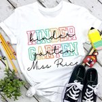 Gepersonaliseerd Kleuterschool Basisschool Kleurrijke Letters T-shirt met Naam Lerarendag Terug naar School Cadeau voor Leraar