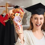 Gepersonaliseerde Afstudeer Beer Sleutelhanger Gebreid Boeket met Naam en Klas van 2026 Feestdecoratie Fotoprop Cadeau voor Afgestudeerden