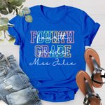 Gepersonaliseerd Kleuterschool Basisschool Kleurrijke Letters T-shirt met Naam Lerarendag Terug naar School Cadeau voor Leraar