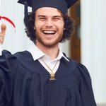 Spersonalizowany naszyjnik Grad Cap Class of 2025 z imienną zawieszką Minimalistyczna biżuteria Prezent dla absolwentów