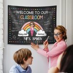 Personlig tecknad regnbåge Välkommen till vårt klassrum gobeläng med namn Lärarens dag Tillbaka till skolan Present till lärare
